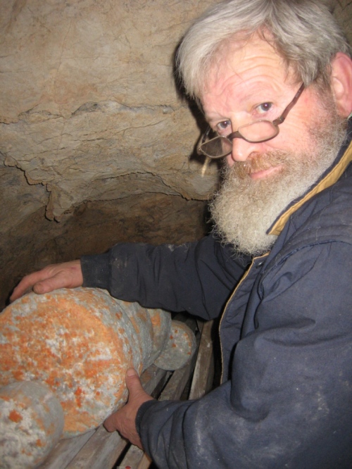 Juanjo en la cueva